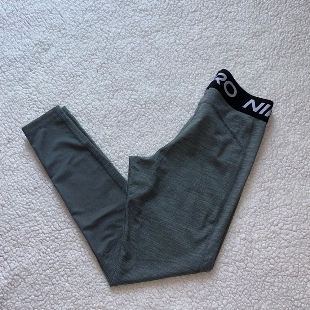 Nike Pro Gray Leggings for Ultimate Performance - Picture 10 of 10